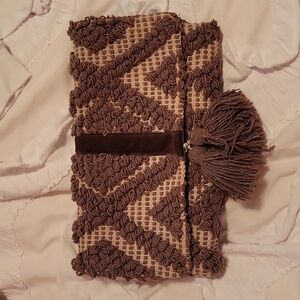 Beautiful neutrals in this clutch!